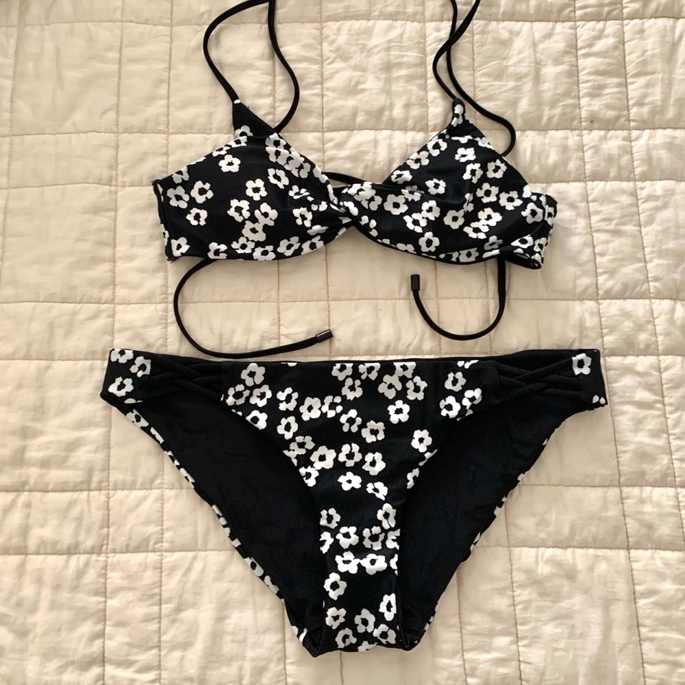 black and white bikini swim suit